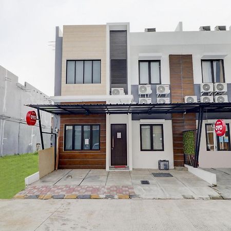 Oyo 90215 Ada Residence Telukjambe Kültér fotó