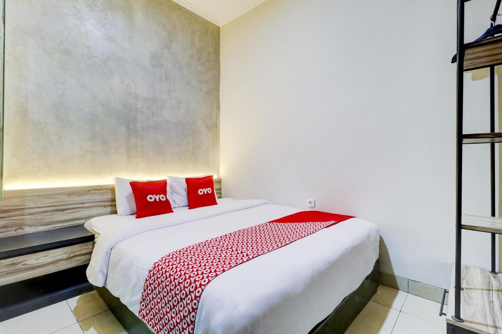 Oyo 90215 Ada Residence Telukjambe Kültér fotó